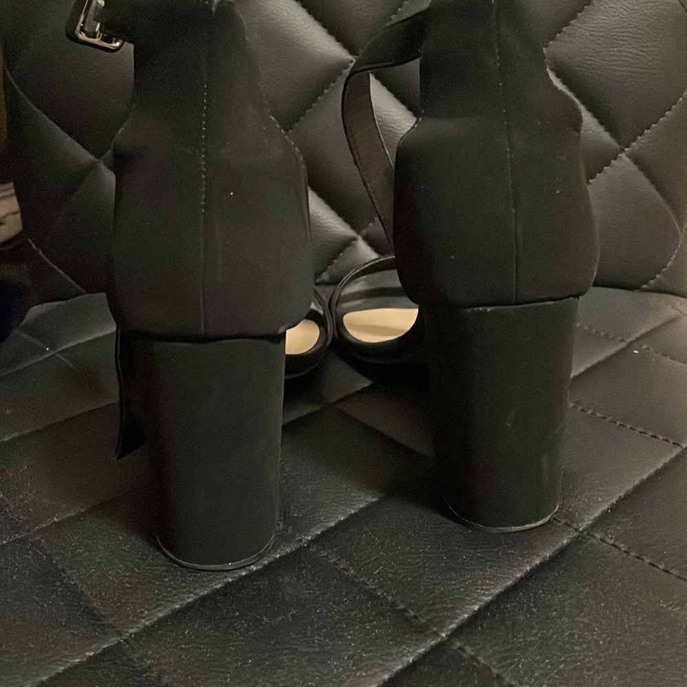 •BLACK HEELS• - Picture 4 of 8